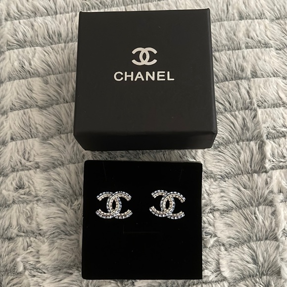 CHANEL Jewelry - ⚜️ Chanel Earrings ⚜️